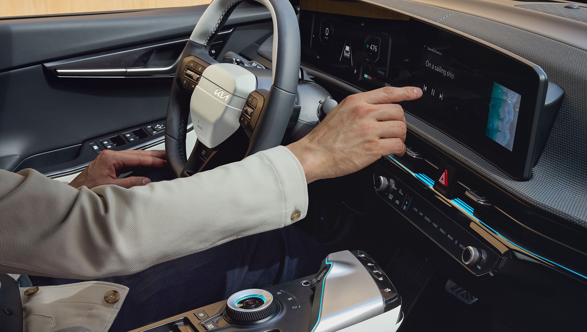 Hand bedient Panorama-Display des EV6